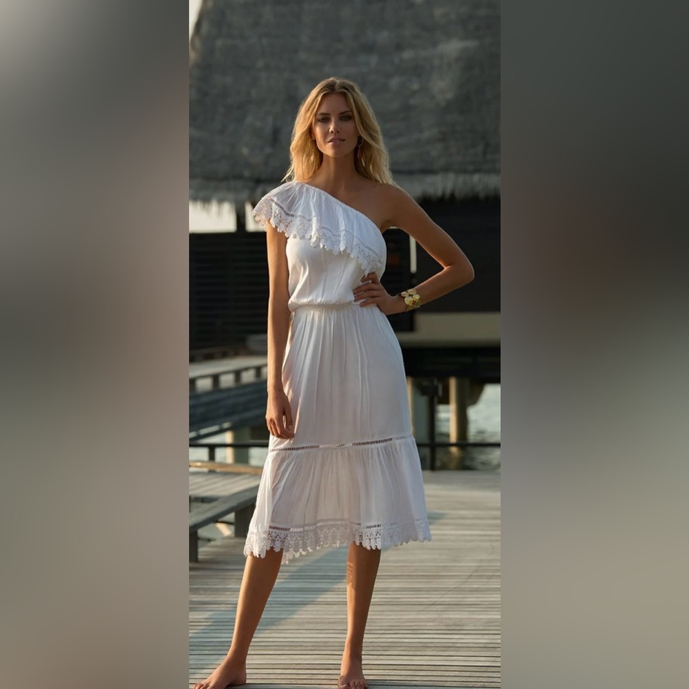 Melissa Odabash, One Shoulder Maxi Dress
Size Large
Pristine